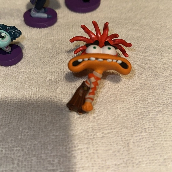 DISNEY AUTHENTIC Inside Out 2 Deluxe Playset NWOT/NWOB - Picture 4 of 11